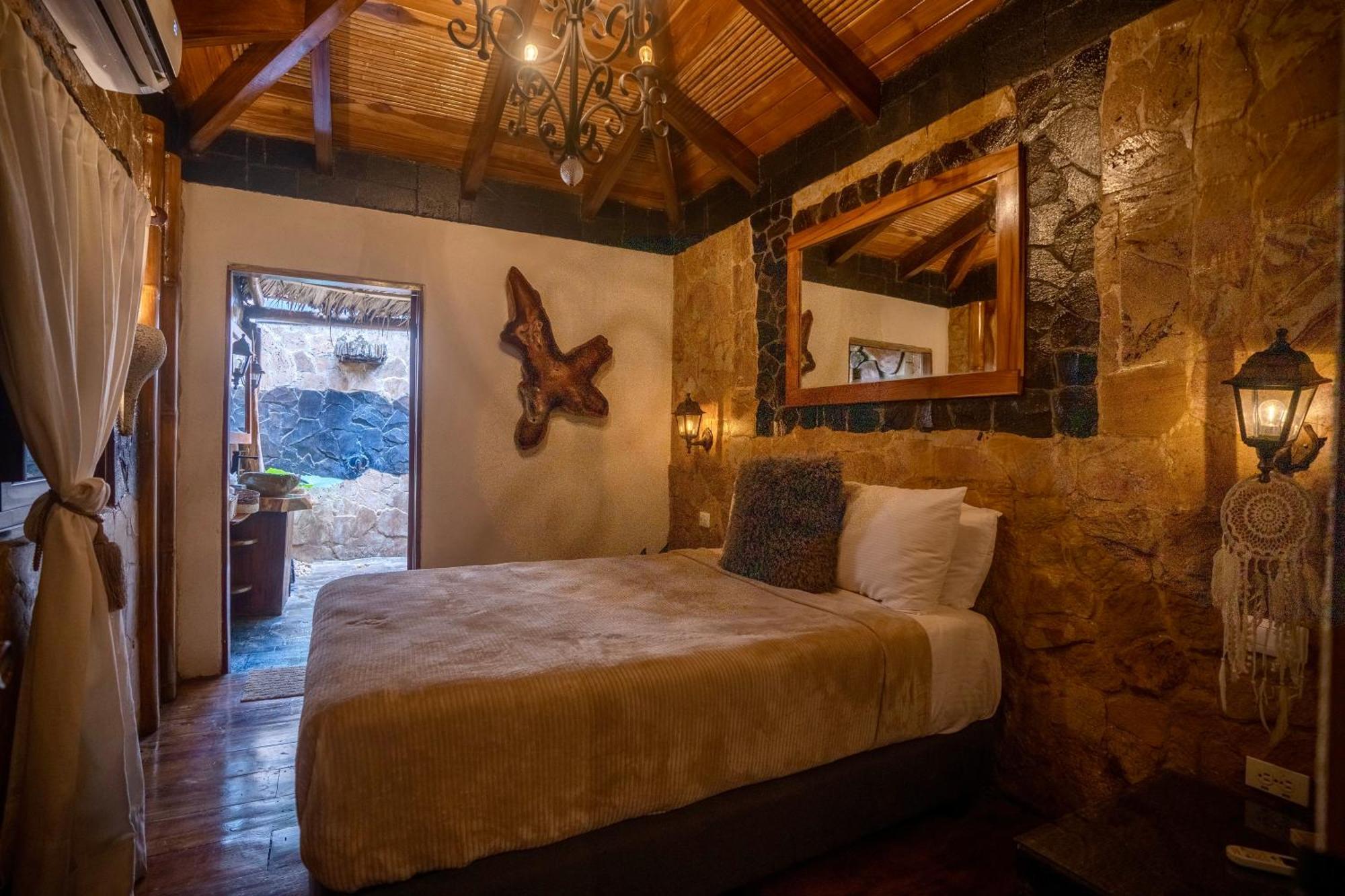 Ocho Artisan Bungalows (Adults Only) Тамариндо Екстериор снимка