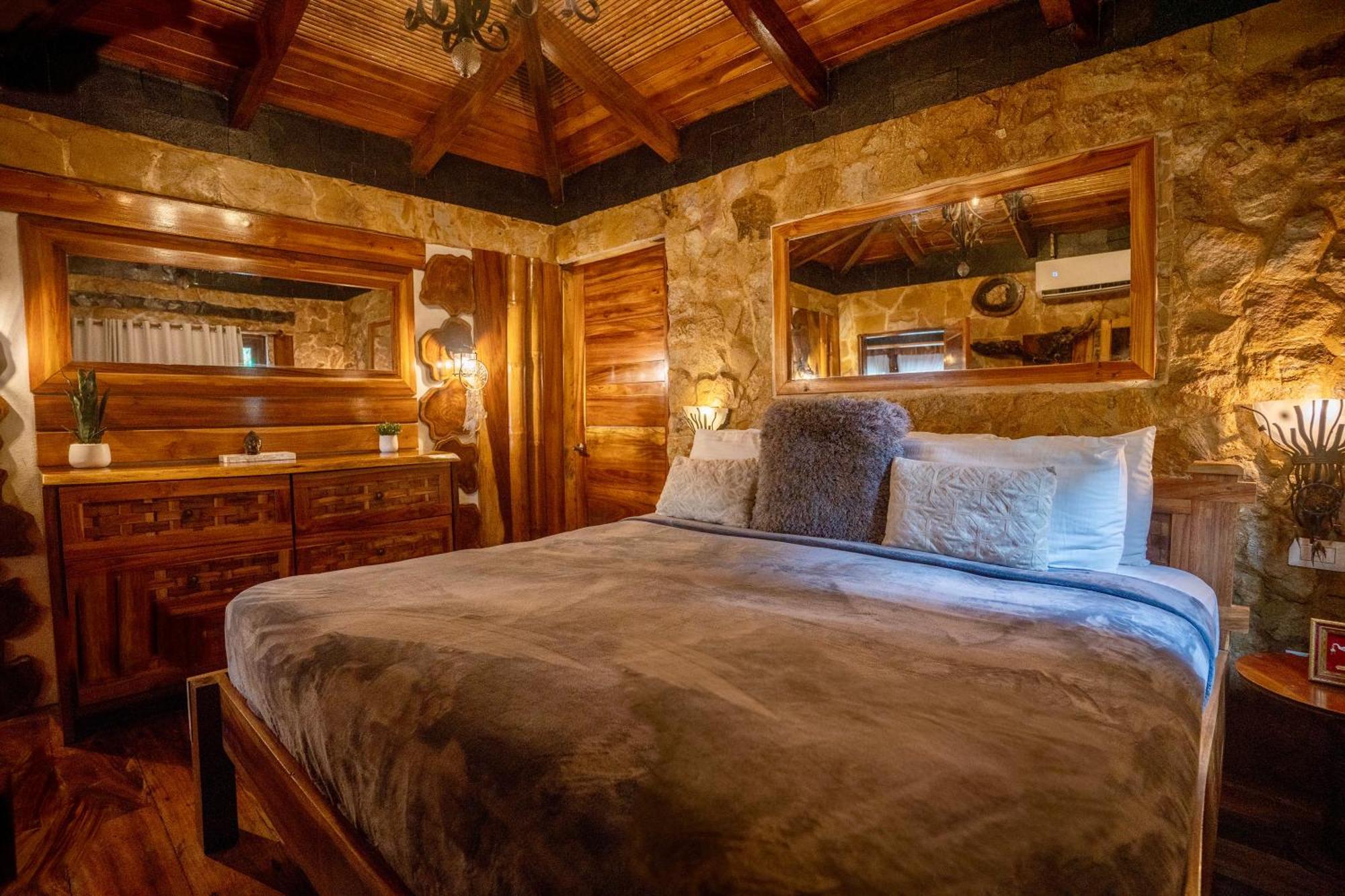Ocho Artisan Bungalows (Adults Only) Тамариндо Екстериор снимка