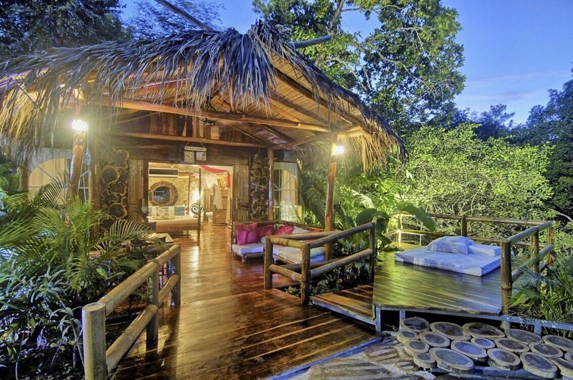 Ocho Artisan Bungalows (Adults Only) Тамариндо Екстериор снимка