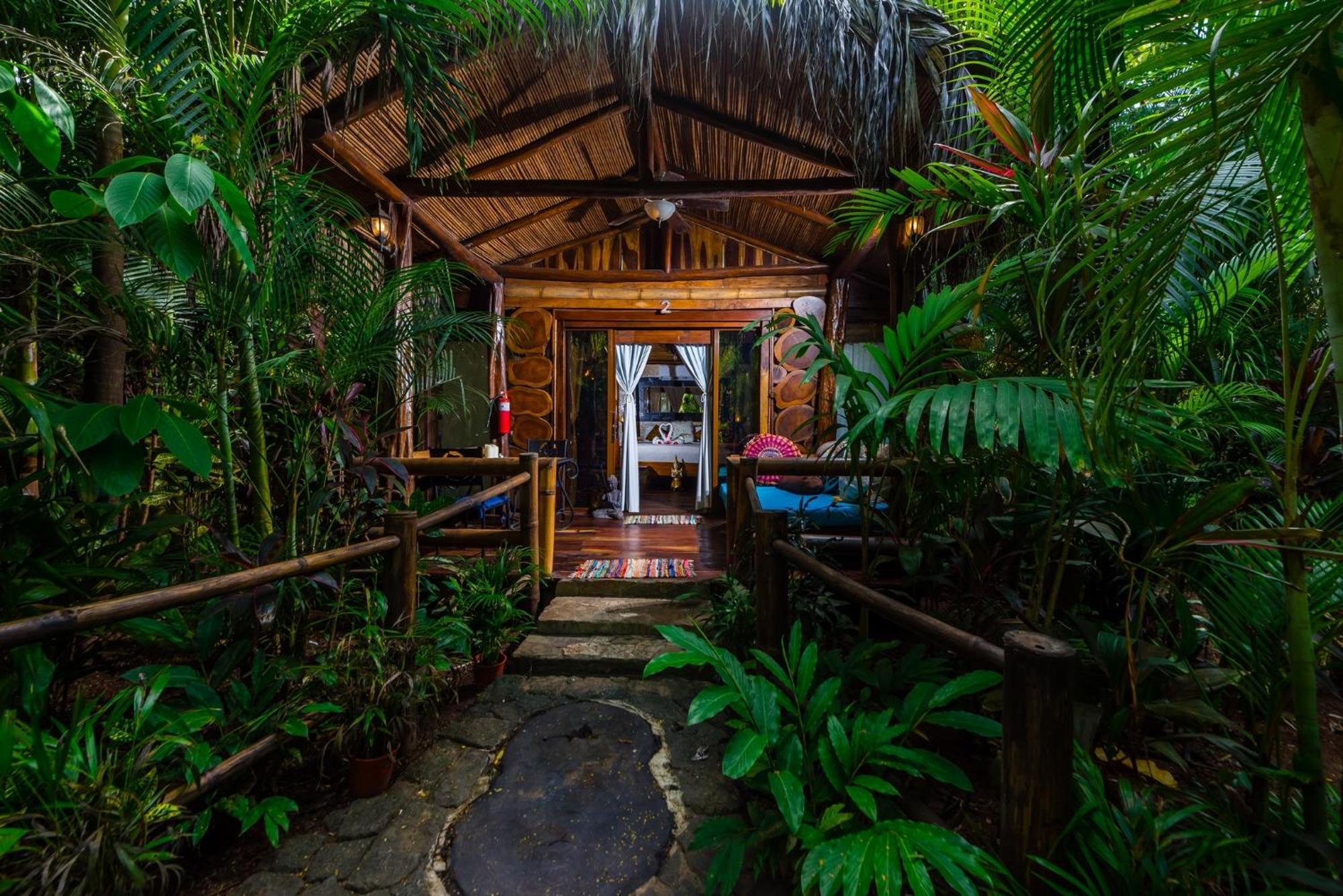 Ocho Artisan Bungalows (Adults Only) Тамариндо Екстериор снимка